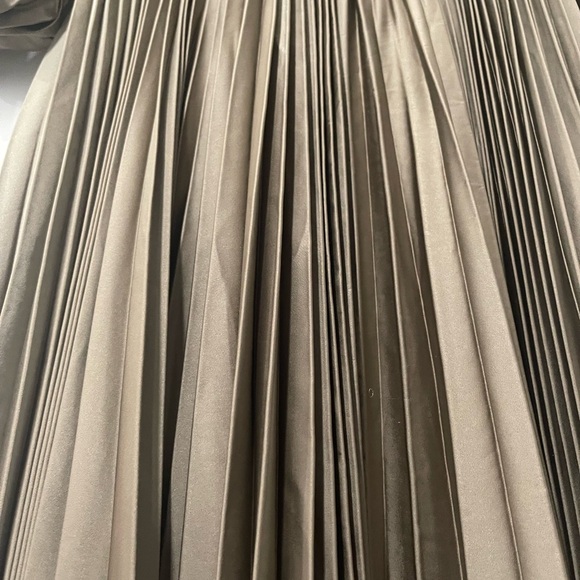 Dainty jewels dress - Picture 4 of 4